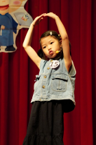 趣的詮釋「小螞蟻的歌」,讓演出更加精采!